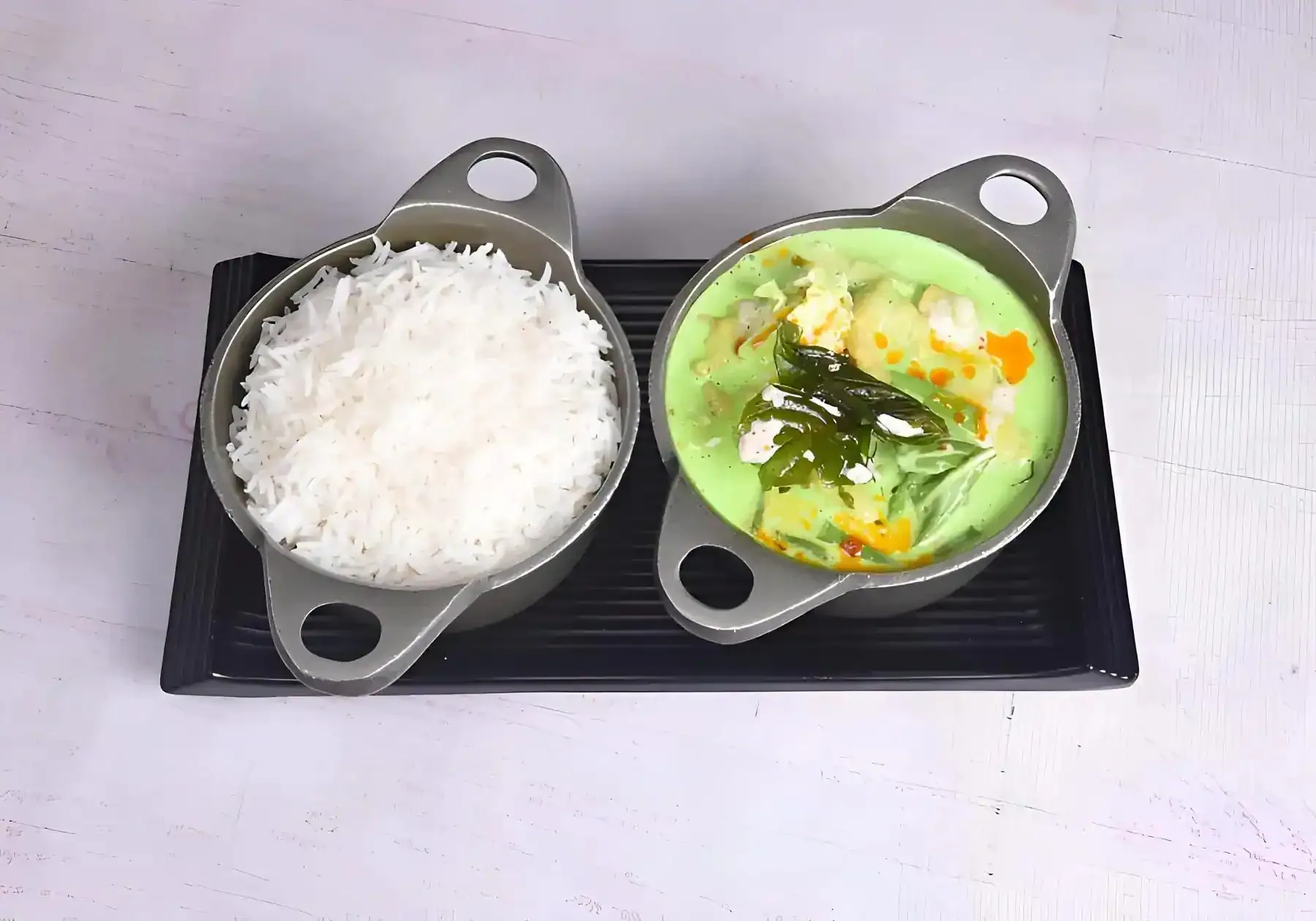 Thai green curry with steamed rice
